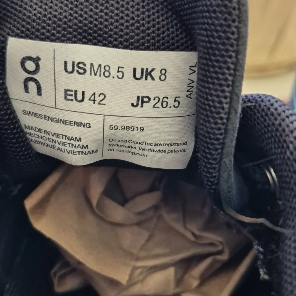 On Cloud Running Shoes M 8.5/W 10 - Picture 5 of 5